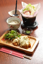 Fried chicken with vinegar and tartar sauce