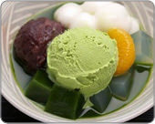 Anmitsu (agar gelatin with fruits, sweetened red beans and sweet red bean paste)