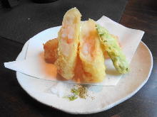 Fried spring roll of shrimp