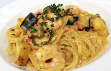 Tomato cream sauce pasta with shrimp