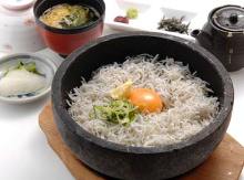 Boiled whitebait rice bowl