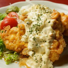 Fried chicken with vinegar and tartar sauce