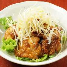 Deep-fried young chicken with oil and chicken sauce