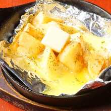 Steamed potatoes with butter