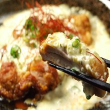 Fried chicken with vinegar and tartar sauce