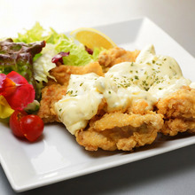 Fried chicken with vinegar and tartar sauce