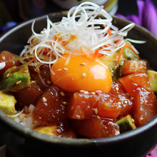 Raw tuna rice bowl