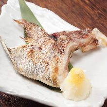 Salted and grilled fish head