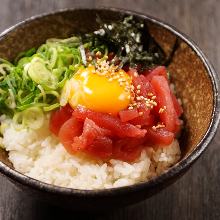 Raw tuna rice bowl