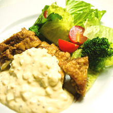 Fried chicken with vinegar and tartar sauce