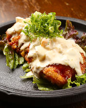 Fried chicken with vinegar and tartar sauce