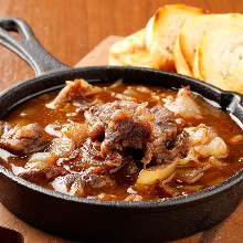 Beef tendon stewed in red wine