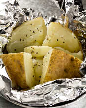 Steamed potatoes with butter