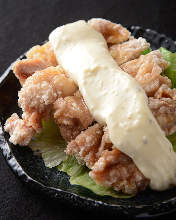 Fried chicken with vinegar and tartar sauce