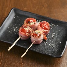 Grilled bacon and tomato skewer