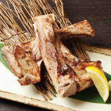 Salted and grilled tuna collar meat