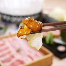 Sashimi of seasonal fish eaten with raw sea urchin and soy sauce