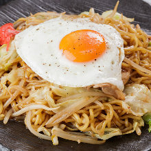 Yakisoba noodles with sauce