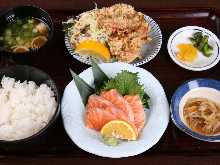 Salmon Sashimi and Fried Chicken Set Meal