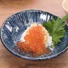 Grated daikon radish with salmon roe