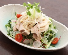 Sesame salad with steamed chicken and tofu