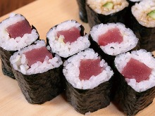 Tuna sushi rolls