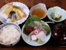 Tempura meal set with sashimi