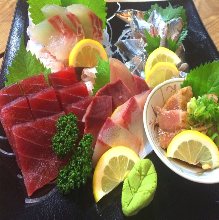 Assorted sashimi