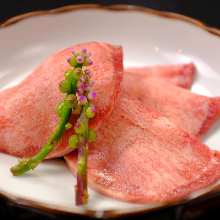 Beef tongue seasoned with salt