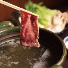 (From 2 people)Kobe beef shabu-shabu (high-quality lean Kobe beef) with hotpot vegetables