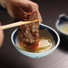 (From 2 persons)Kobe beef sukiyaki (Kobe beef sirloin) with vegetables in a pot