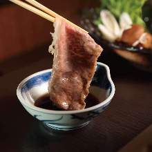 (From 2 persons)Kobe Beef Shabu Shabu Shabu (Kobe Beef Sirloin) with vegetables in a pot