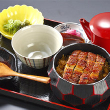 Chopped kabayaki eel on rice