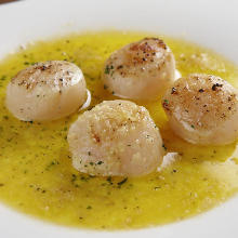 Grilled scallop with butter