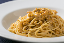 Pasta with cream of sea urchin