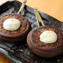 Grilled meat-stuffed shiitake mushroom skewers