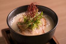 Buckwheat (soba) noodles with chicken and Japanese leek