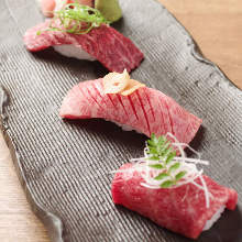 Seared beef sushi