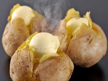 Steamed potatoes with butter