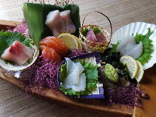 Assorted sashimi