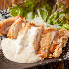 Fried chicken with vinegar and tartar sauce