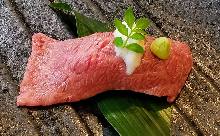 Seared beef sushi