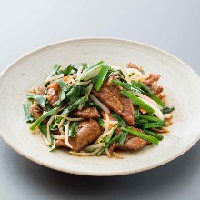 Stir-fried liver and garlic chives