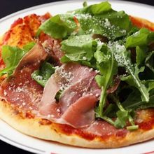 Raw ham pizza