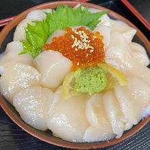 Rice bowl full of scallops