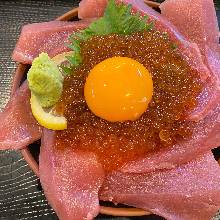 Carefully selected tuna and salmon roe bowl