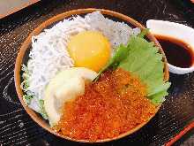 Shirasu bowl with three colors of kettle-fried whitebait, raw whitebait, and salmon roe