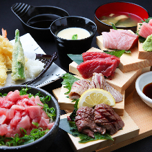 Assorted tuna sashimi set