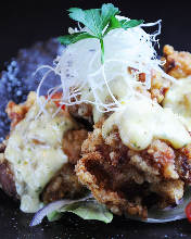 Fried chicken with vinegar and tartar sauce