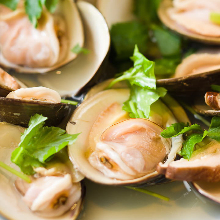 Common orient clams steamed with sake